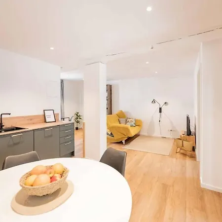 Zentrale Und Moderne Fur 4 Personen In Špýr