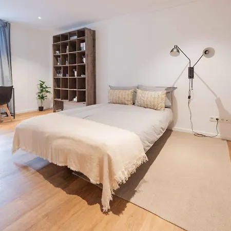 Zentrale Und Moderne Fur 4 Personen In Apartmán